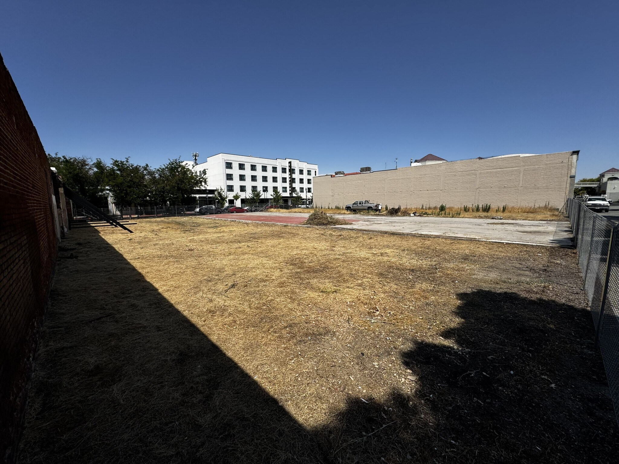 636 W Main St, Merced, CA à louer Photo principale- Image 1 de 2