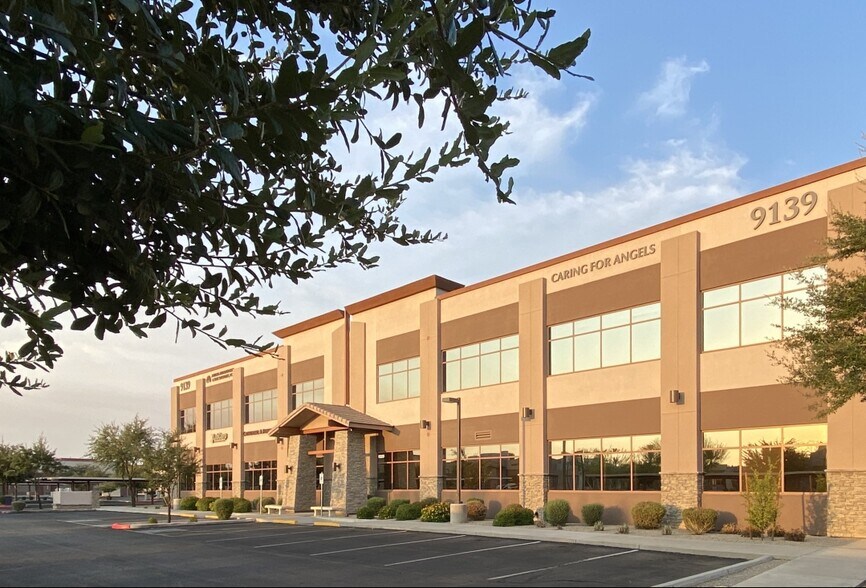 9139 W Thunderbird Rd, Peoria, AZ à louer - Photo du bâtiment - Image 2 de 7