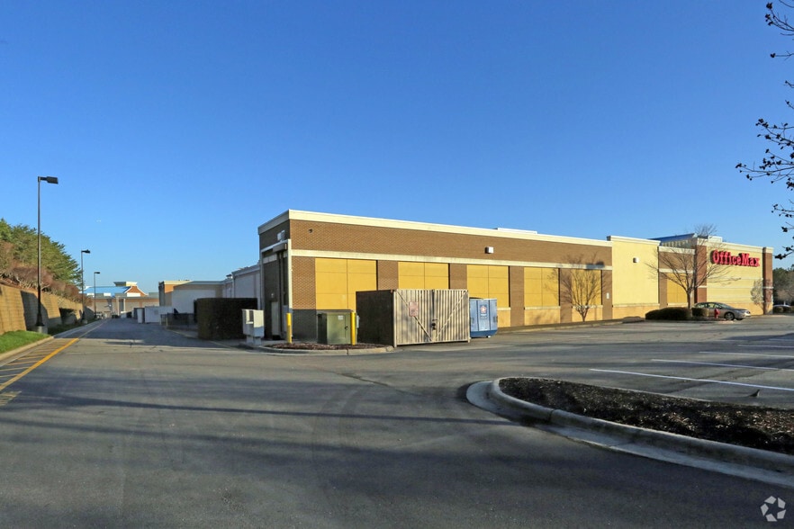 1021-1079 Beaver Creek Commons Dr, Apex, NC for lease - Building Photo - Image 3 of 6
