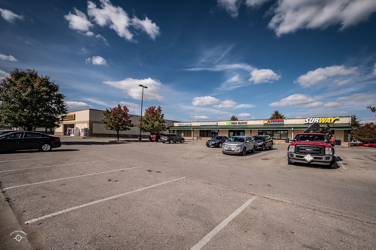 826 Northstar Ct, Tonganoxie, KS for lease Primary Photo- Image 1 of 2