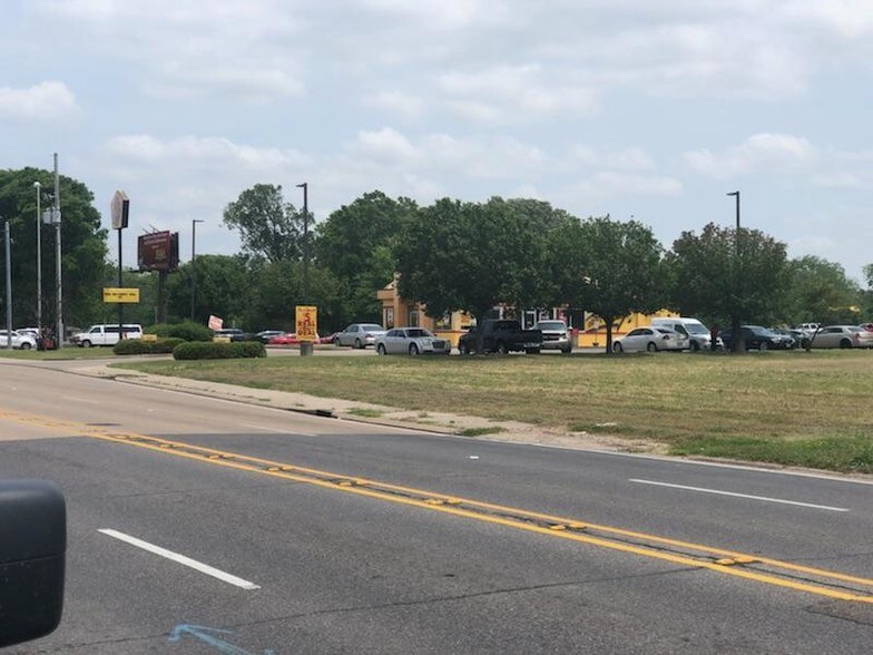 1688 Desiard St, Monroe, LA à vendre - Autre - Image 2 de 5