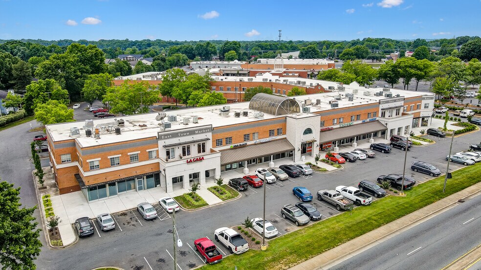 5820 E WT Harris Blvd, Charlotte, NC à louer - Photo du bâtiment - Image 3 de 12