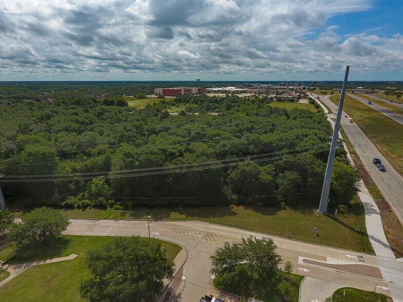 N Earl Rudder Fwy, Bryan, TX à vendre - Photo du bâtiment - Image 2 de 4