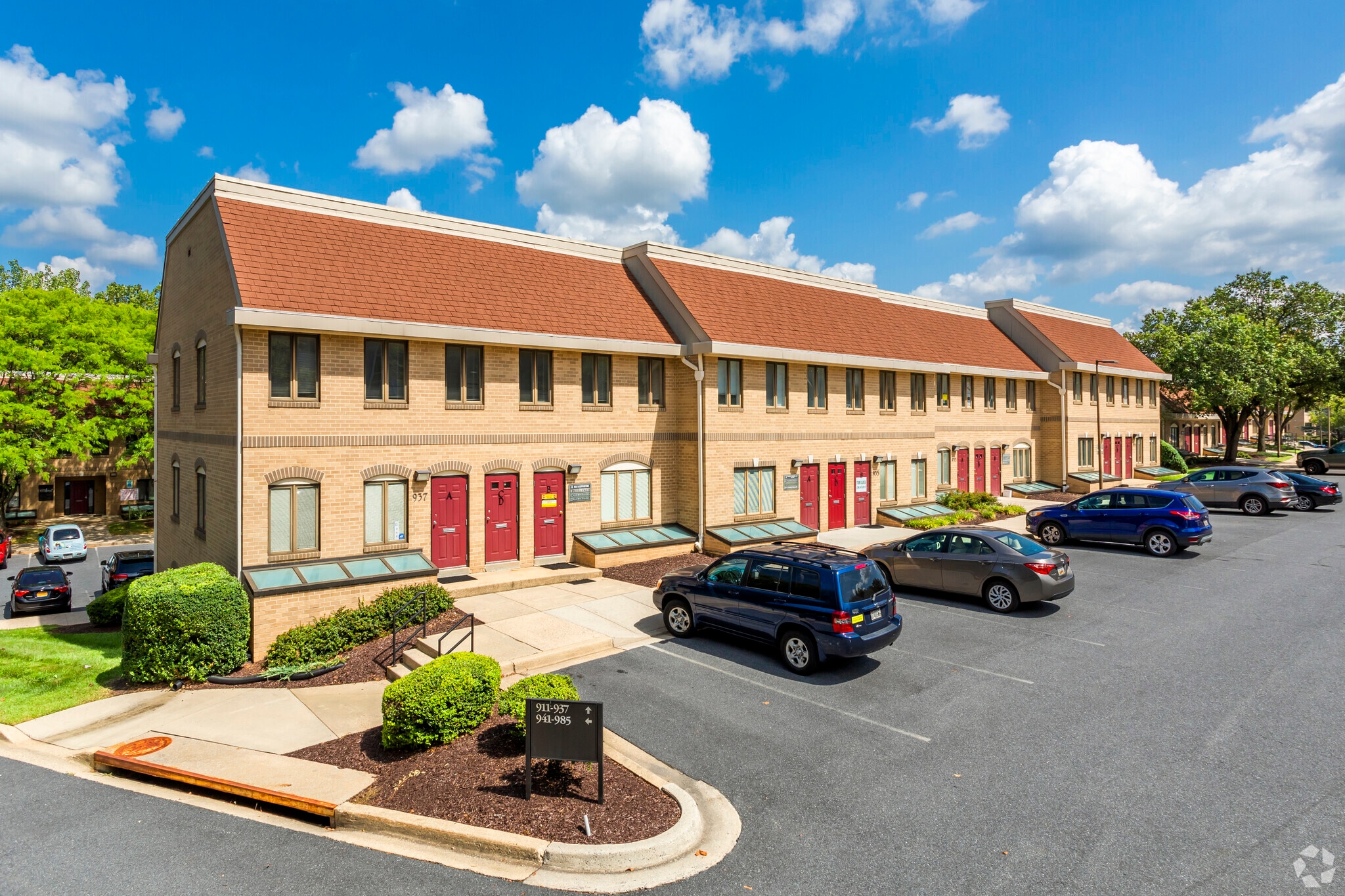 931-947 Russell Ave, Gaithersburg, MD for lease Primary Photo- Image 1 of 68