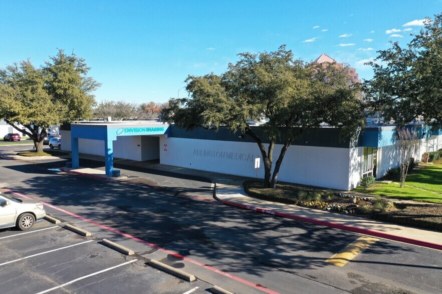 801 W Road To Six Flags, Arlington, TX à louer - Photo du bâtiment - Image 3 de 3