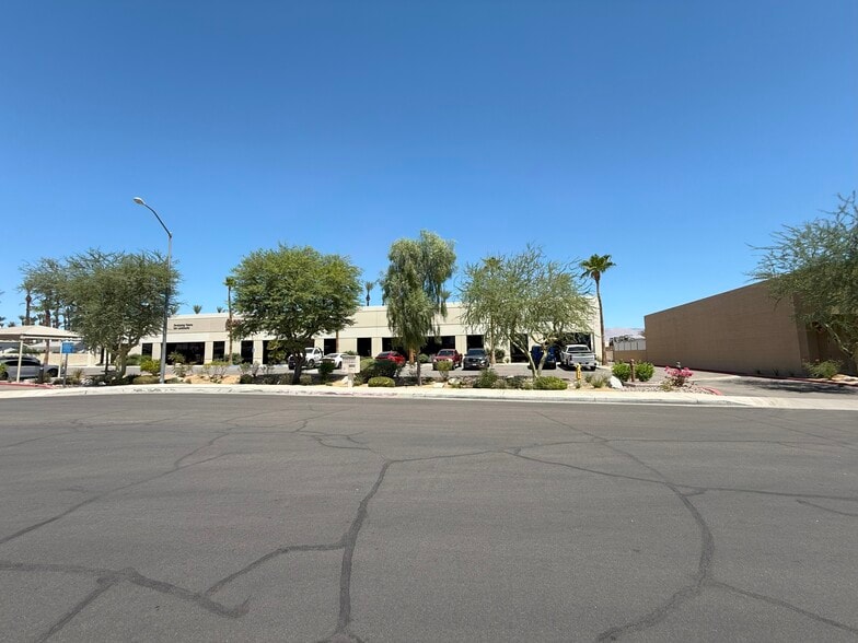 39301 Badger St, Palm Desert, CA for sale - Building Photo - Image 2 of 7