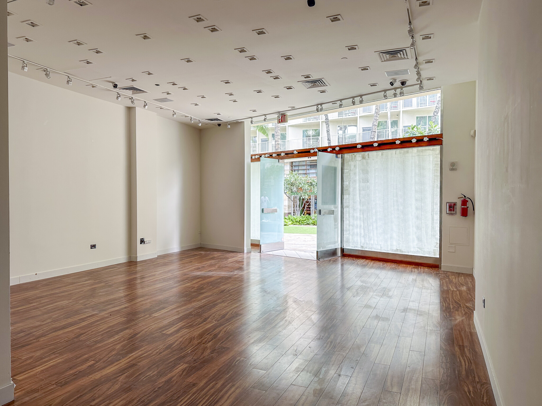 227 Lewers St, Honolulu, HI à louer Photo du bâtiment- Image 1 de 3