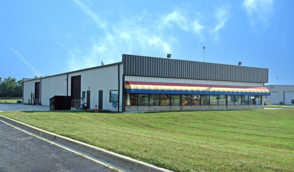 9120 Trinity Dr, Lake In The Hills, IL à vendre - Photo du bâtiment - Image 2 de 19