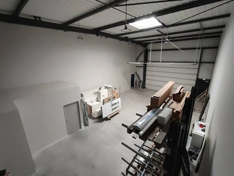 Local d'activités dans Vaulx-Milieu à vendre - Photo intérieure - Image 3 de 8