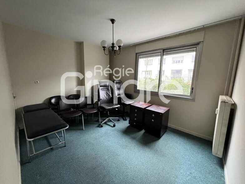 Office in Villeurbanne for lease - Interior Photo - Image 2 of 21