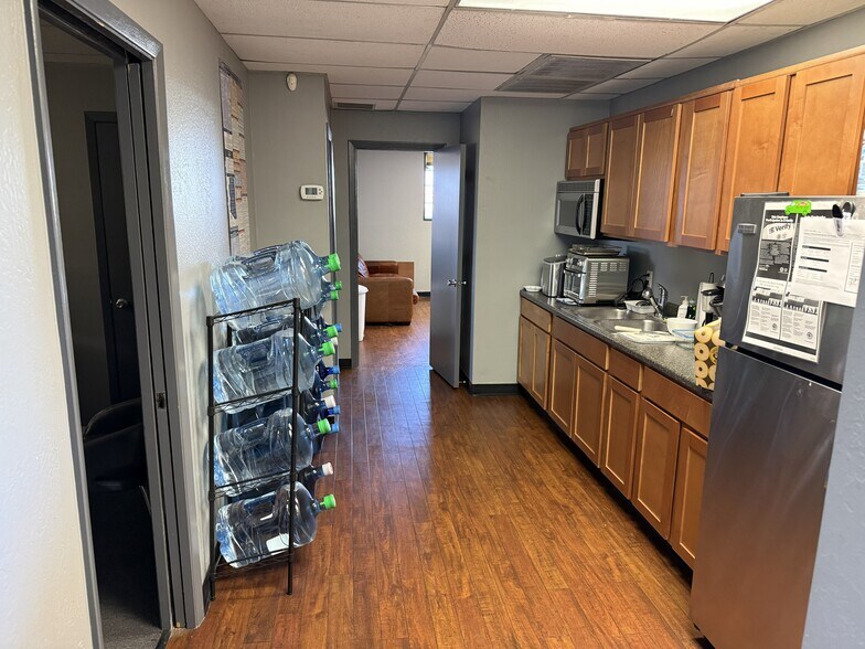 5815 N Black Canyon Hwy, Phoenix, AZ à louer - Photo du bâtiment - Image 3 de 29