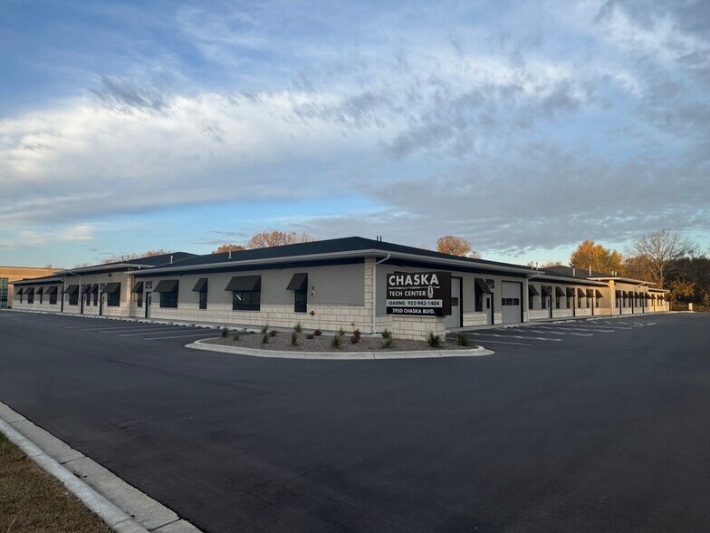 2950 Chaska Blvd, Chaska, MN for lease - Building Photo - Image 1 of 10