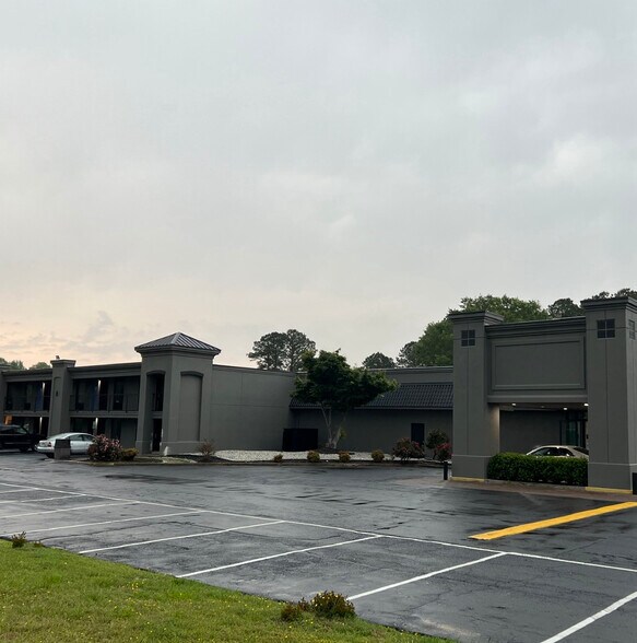 2864 Pruden Blvd, Suffolk, VA à louer - Photo du bâtiment - Image 2 de 8