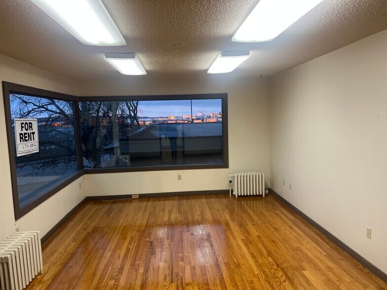 101 Christensen Dr, Anchorage, AK à louer - Photo du bâtiment - Image 3 de 3