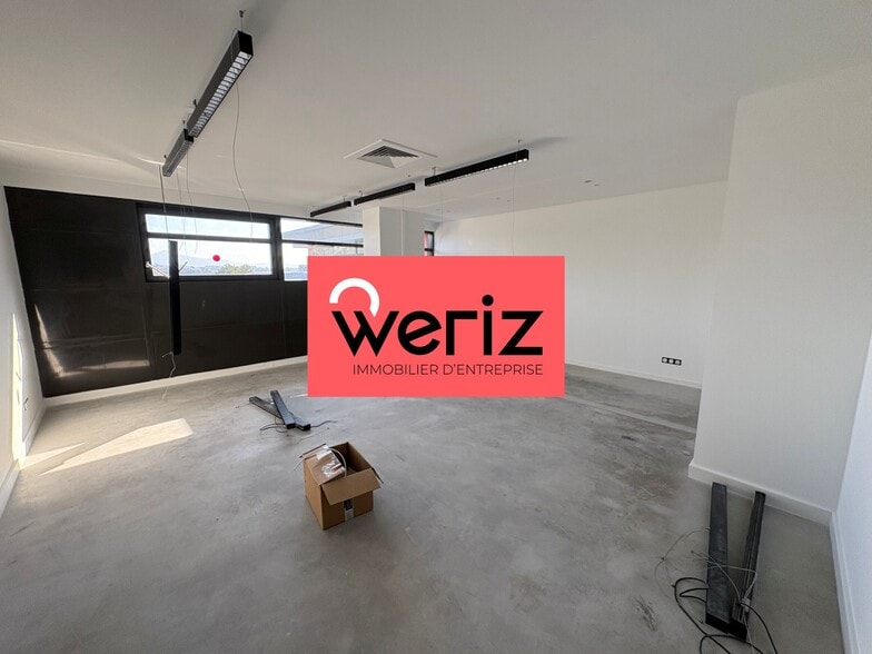 Office in Marseille for lease - Building Photo - Image 3 of 6