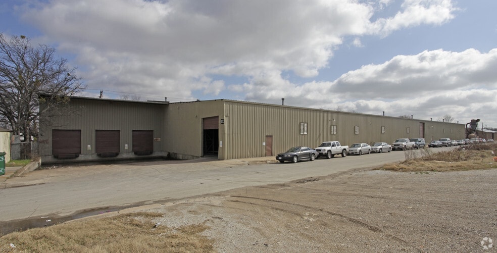 Two-Building Industrial Facility portfolio of 3 properties for sale on LoopNet.ca - Building Photo - Image 2 of 4