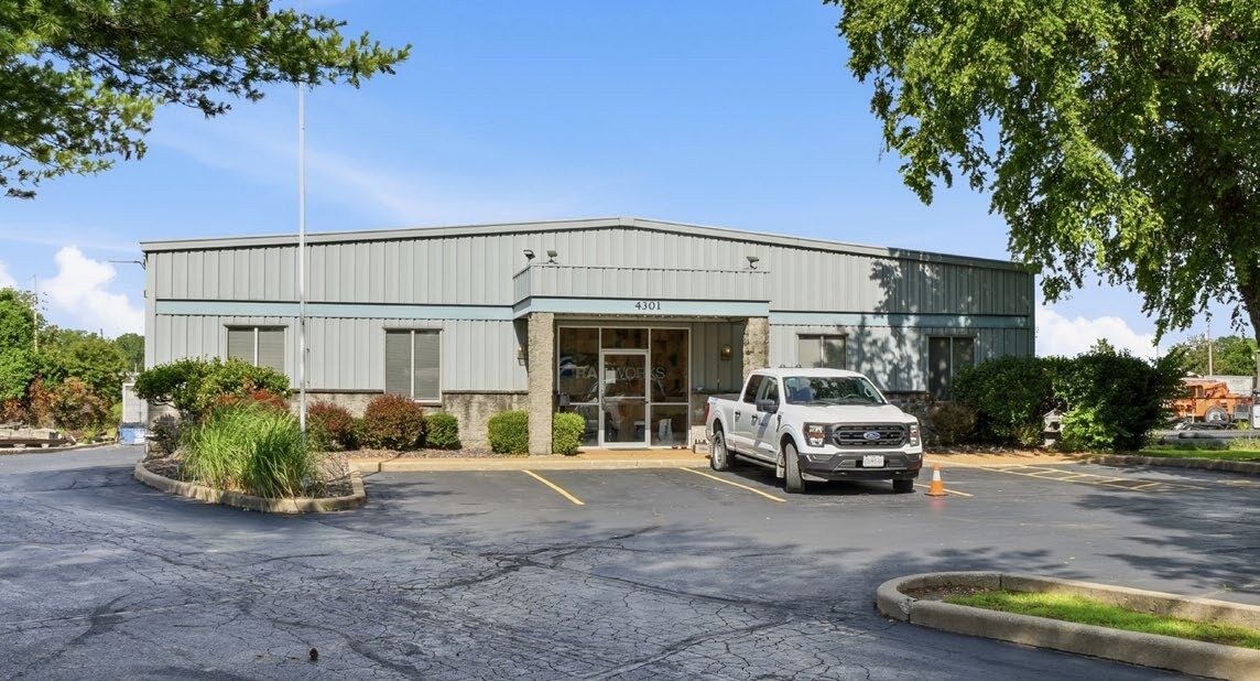 4300-4302 Bridgeton Industrial Dr, Bridgeton, MO for sale Primary Photo- Image 1 of 8