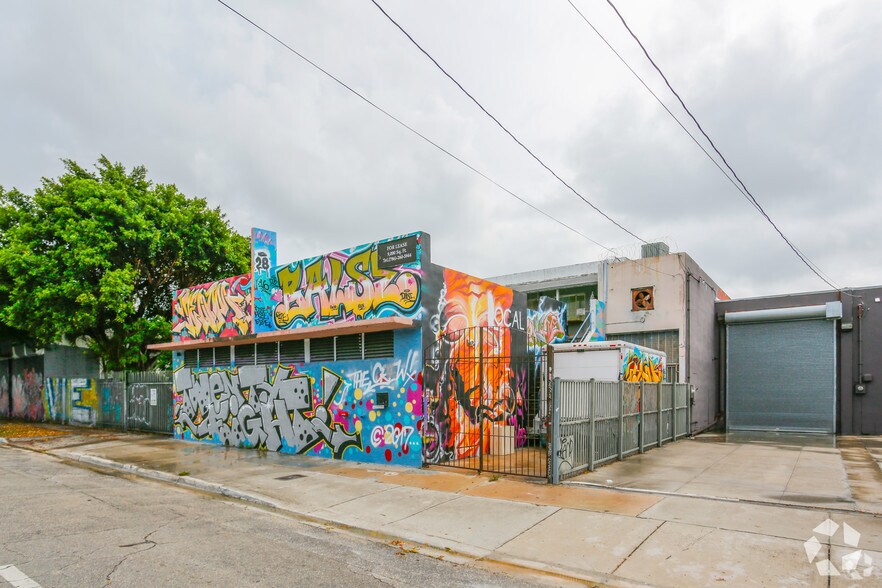 2425 N Miami Ave, Miami, FL à vendre - Photo du bâtiment - Image 2 de 2