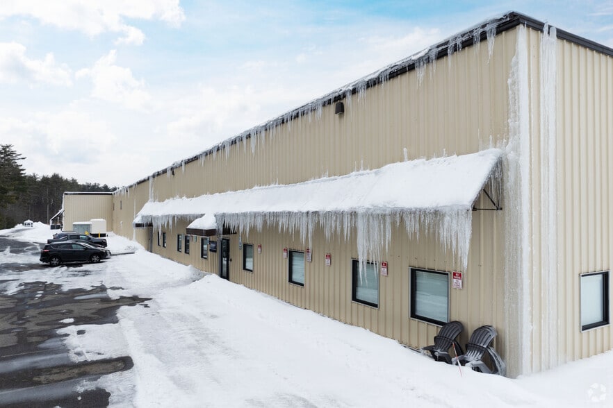 24 Native Dr, Queensbury, NY for sale - Primary Photo - Image 1 of 8