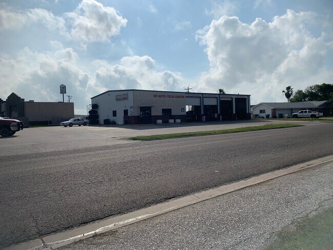 Plus de détails pour 200 Daniel Moore St, Portland, TX - Commerce de détail à vendre