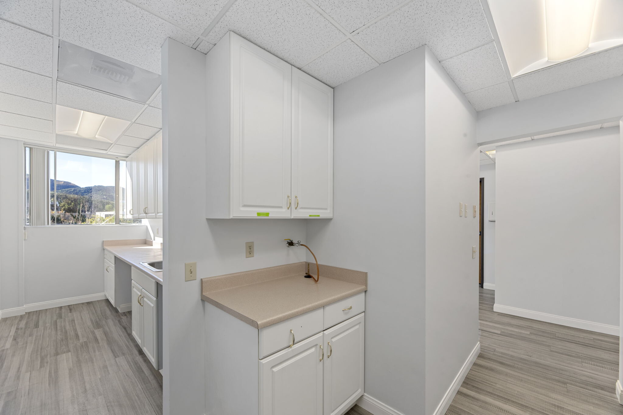 223 E Thousand Oaks Blvd, Thousand Oaks, CA for lease Interior Photo- Image 1 of 2