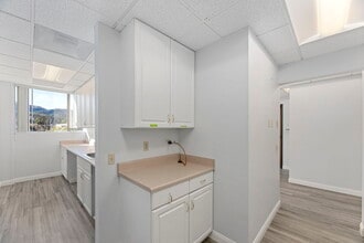 223 E Thousand Oaks Blvd, Thousand Oaks, CA for lease Interior Photo- Image 1 of 2