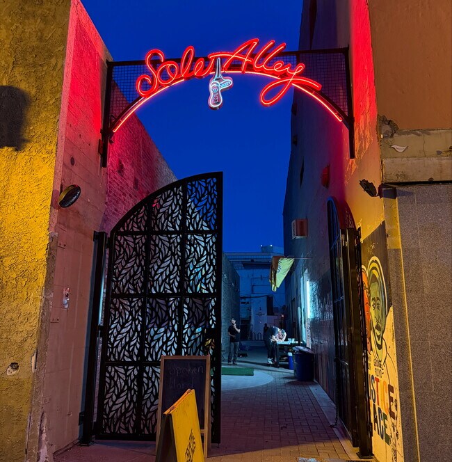 Plus de détails pour 475-479 W 4th St, San Bernardino, CA - Commerce de détail à louer