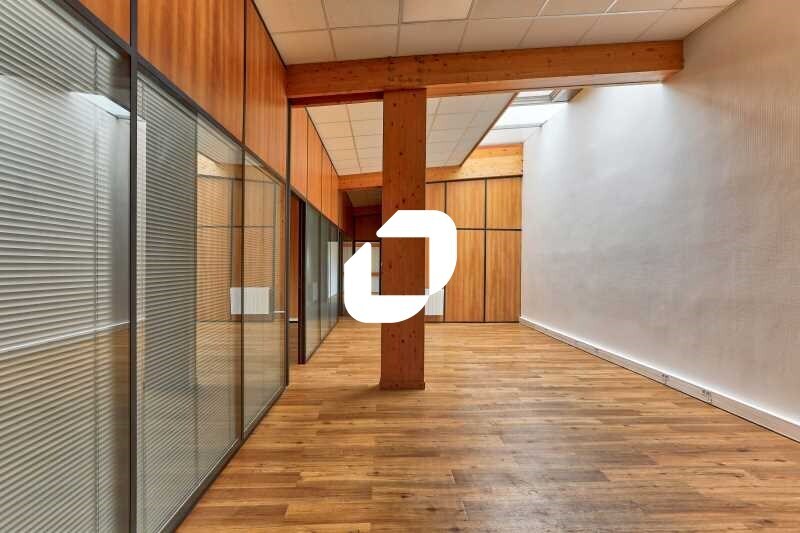 Office in Linas for lease - Interior Photo - Image 1 of 13