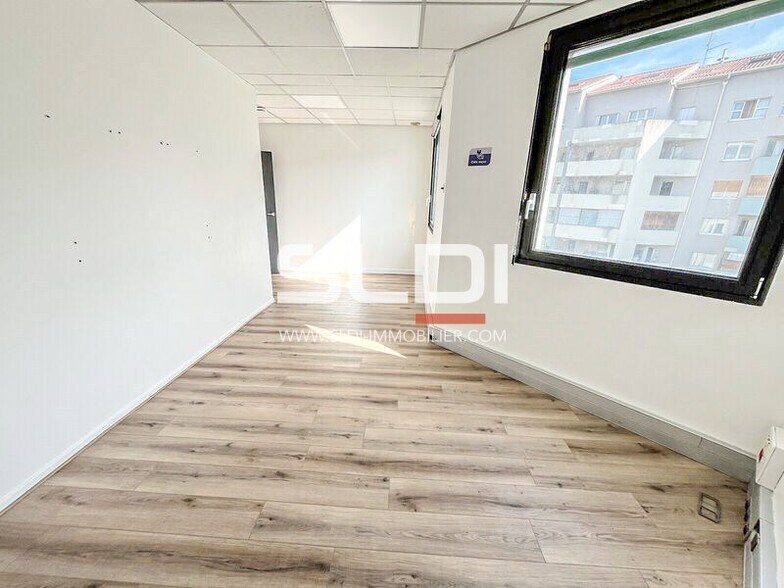 13 Quai Du Commerce, Lyon for lease - Interior Photo - Image 3 of 8
