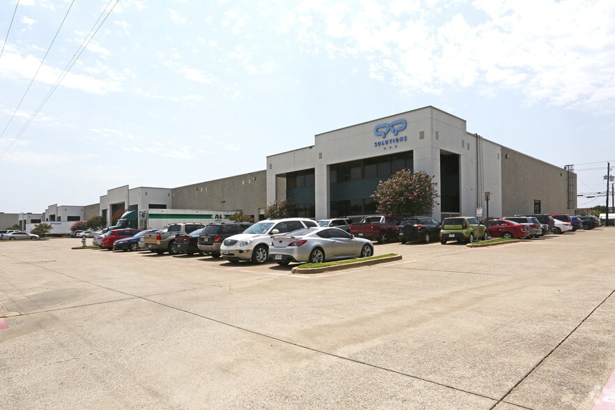 2477-2505 Merritt Dr, Garland, TX for lease - Primary Photo - Image 1 of 2