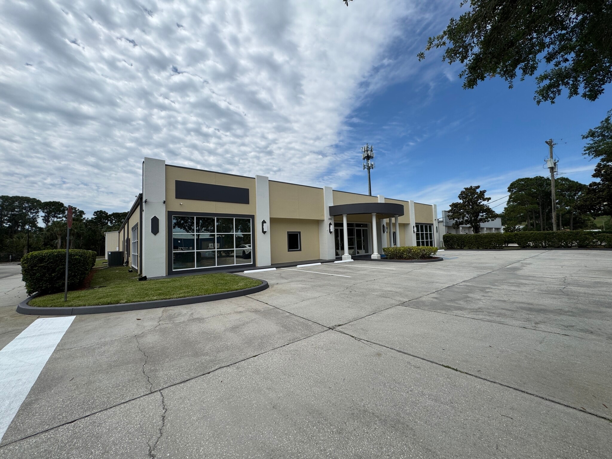 3143 Skyway Cir, Melbourne, FL à louer Photo du bâtiment- Image 1 de 41