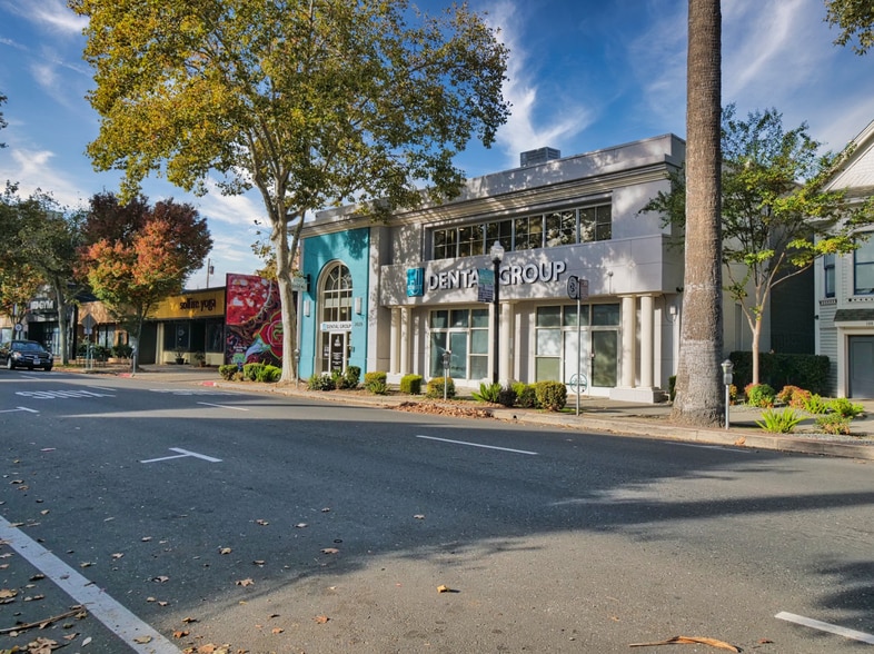 2619 J St, Sacramento, CA à vendre - Photo du bâtiment - Image 2 de 8
