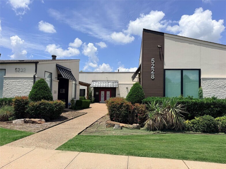 5228 Village Creek Dr, Plano, TX à vendre - Photo du bâtiment - Image 2 de 13