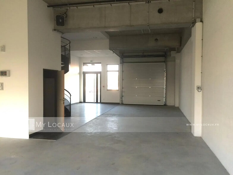 3 Route De La Révolte, Saint-Denis for lease - Building Photo - Image 2 of 15