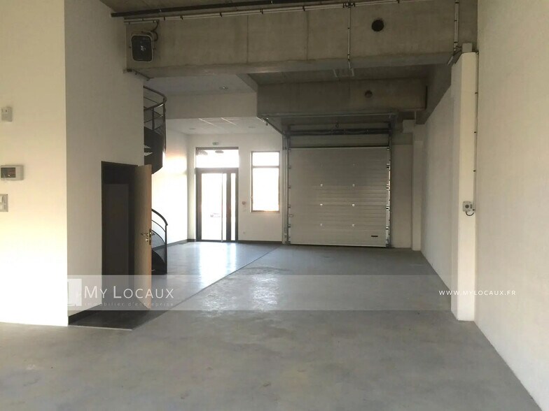 3 Route De La Révolte, Saint-Denis à louer - Photo du bâtiment - Image 2 de 15