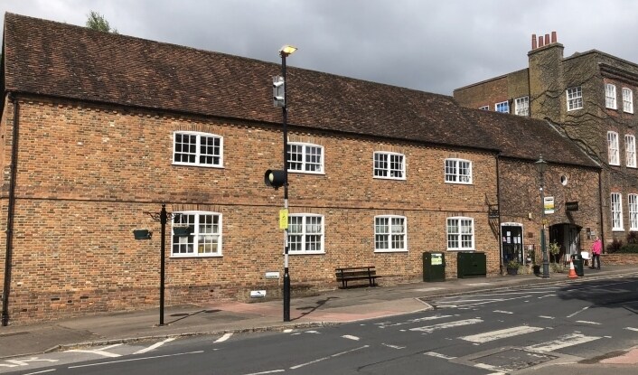High St, Redbourn à louer - Photo du bâtiment - Image 2 de 2