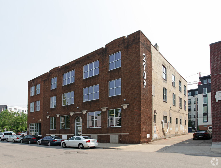 2909 Bryant Ave S, Minneapolis, MN for lease - Building Photo - Image 1 of 2