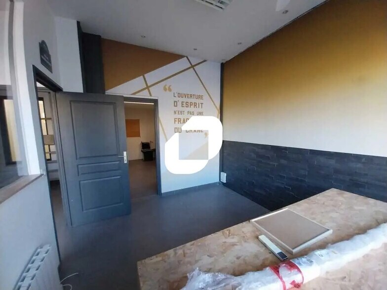 Office in Le Pecq for lease - Interior Photo - Image 3 of 6