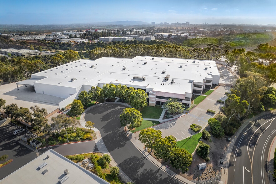 8870 Liquid Ct, San Diego, CA à louer - Photo du bâtiment - Image 2 de 9