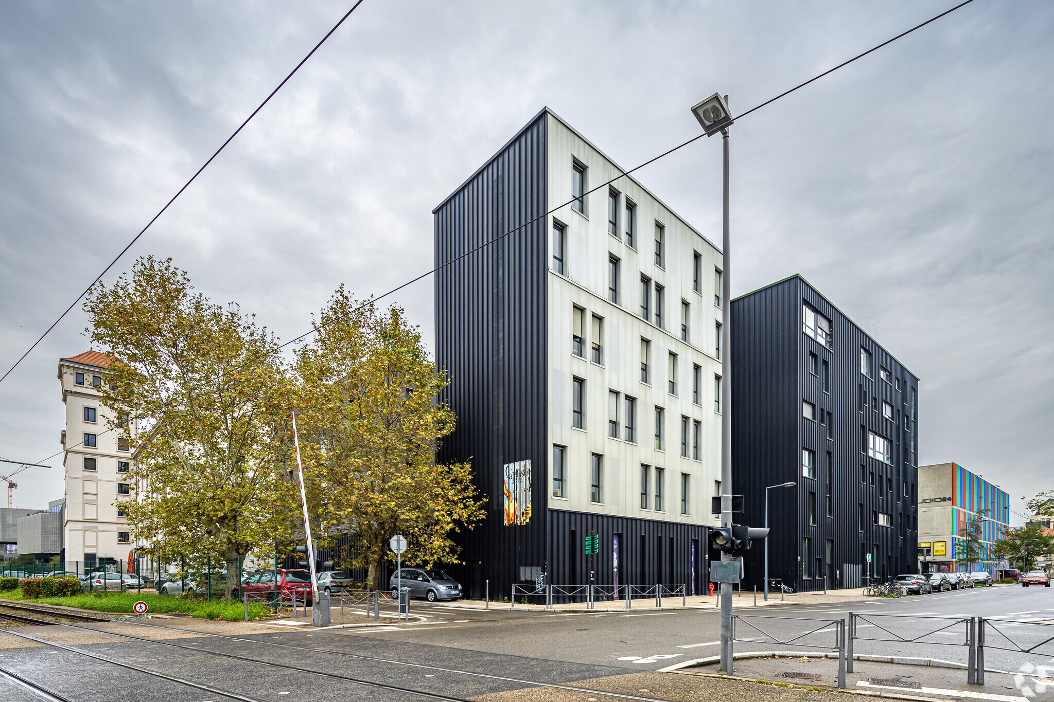 Office in Villeurbanne for lease Primary Photo- Image 1 of 3