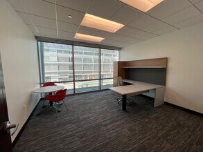 3030 Nowitzki Way, Dallas, TX à louer Photo du bâtiment- Image 2 de 16