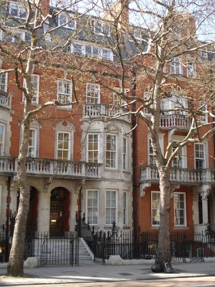 144-146 Buckingham Palace Rd, Londres à louer - Photo du bâtiment - Image 3 de 6