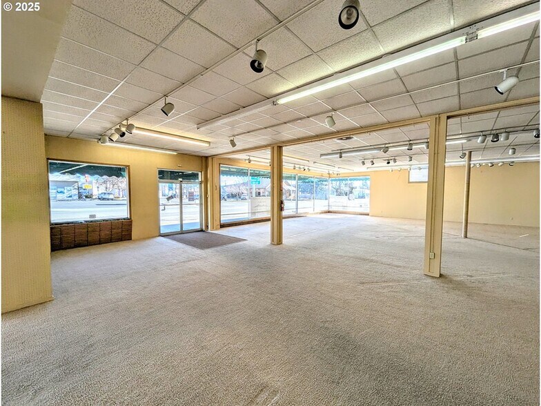 1520 Adams Ave, La Grande, OR à vendre - Photo du bâtiment - Image 2 de 16