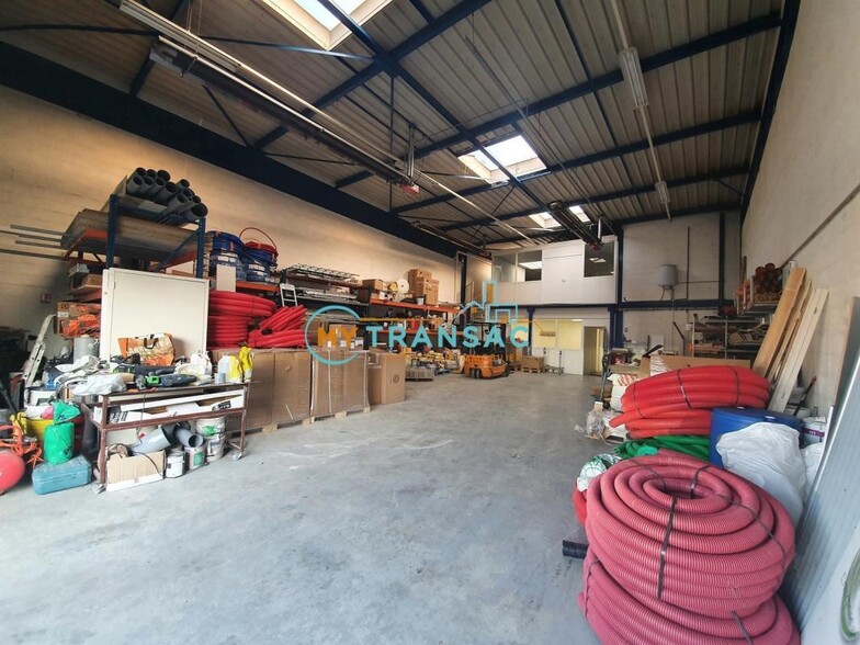 Flex in Chelles for lease - Building Photo - Image 2 of 16