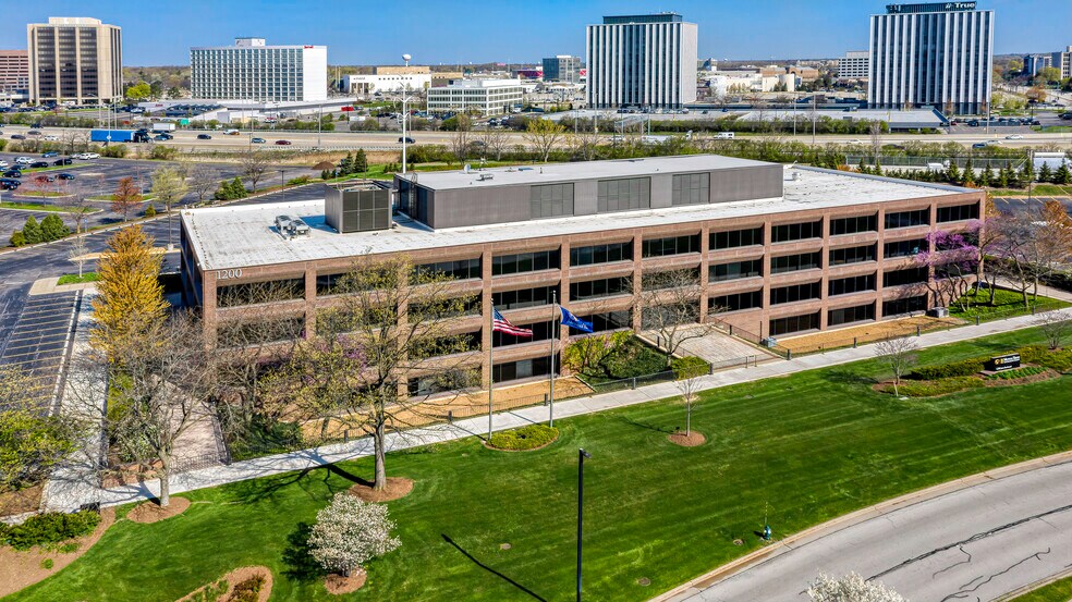 1200 Jorie Blvd, Oak Brook, IL à louer - Photo du bâtiment - Image 2 de 15
