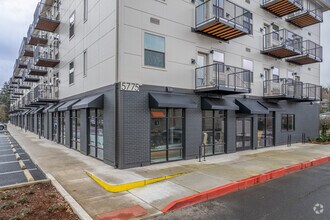 5765 Commercial St SE, Salem, OR à louer Photo du bâtiment- Image 1 de 4