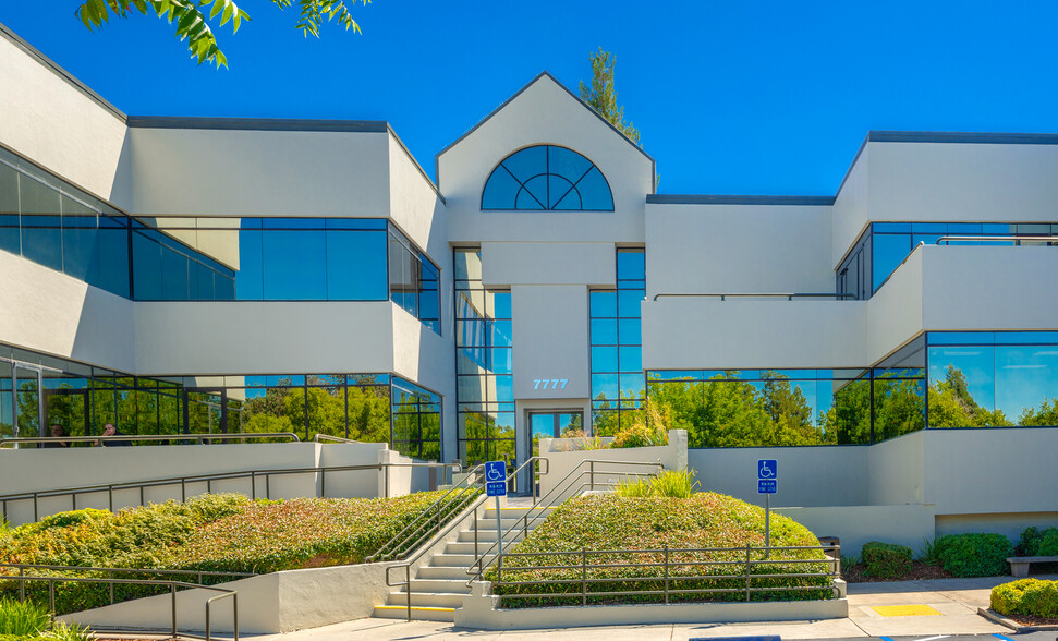 7777 Greenback Ln, Citrus Heights, CA à louer - Photo du bâtiment - Image 3 de 13