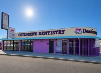 Plus de détails pour 12128 Vanowen St, North Hollywood, CA - Commerce de détail à louer