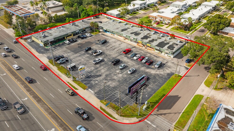 1300 E Bay Dr, Largo, FL à vendre - Photo du bâtiment - Image 1 de 10