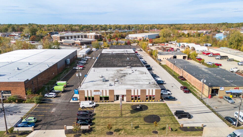 7471 Tyler Blvd, Mentor, OH à louer - Photo du bâtiment - Image 3 de 7